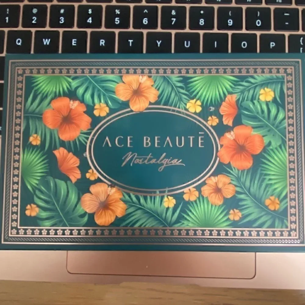NIB Ace Beautē Nostalgia Palette FULL SIZE
